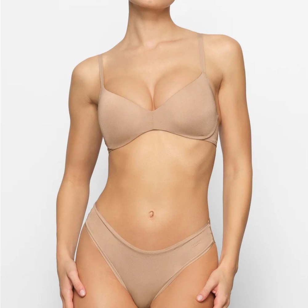 NWT Skims Wireless Form Push Up Bra